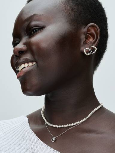 Collier Cercle en pavé de forme organique et perle de culture d’eau douce traitée