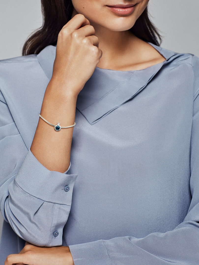 Blue Sparkling Crown O Charm