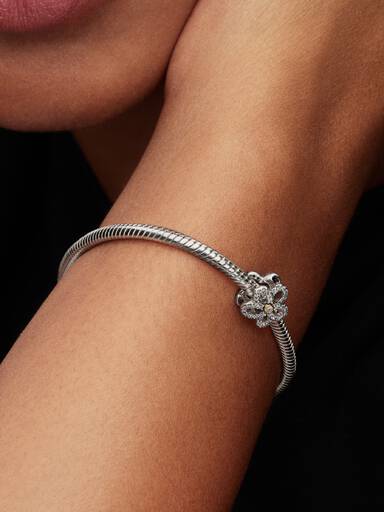 Charm ajouré Fleur en pavé