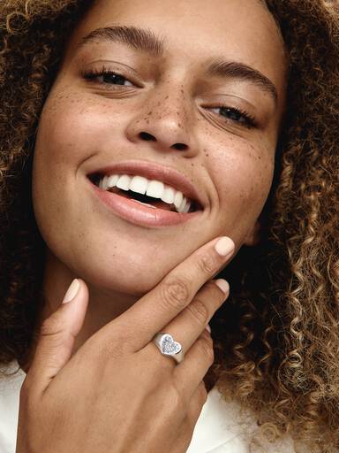 VENTE FINALE - Bague Signet avec pavé en forme de cœur radieux