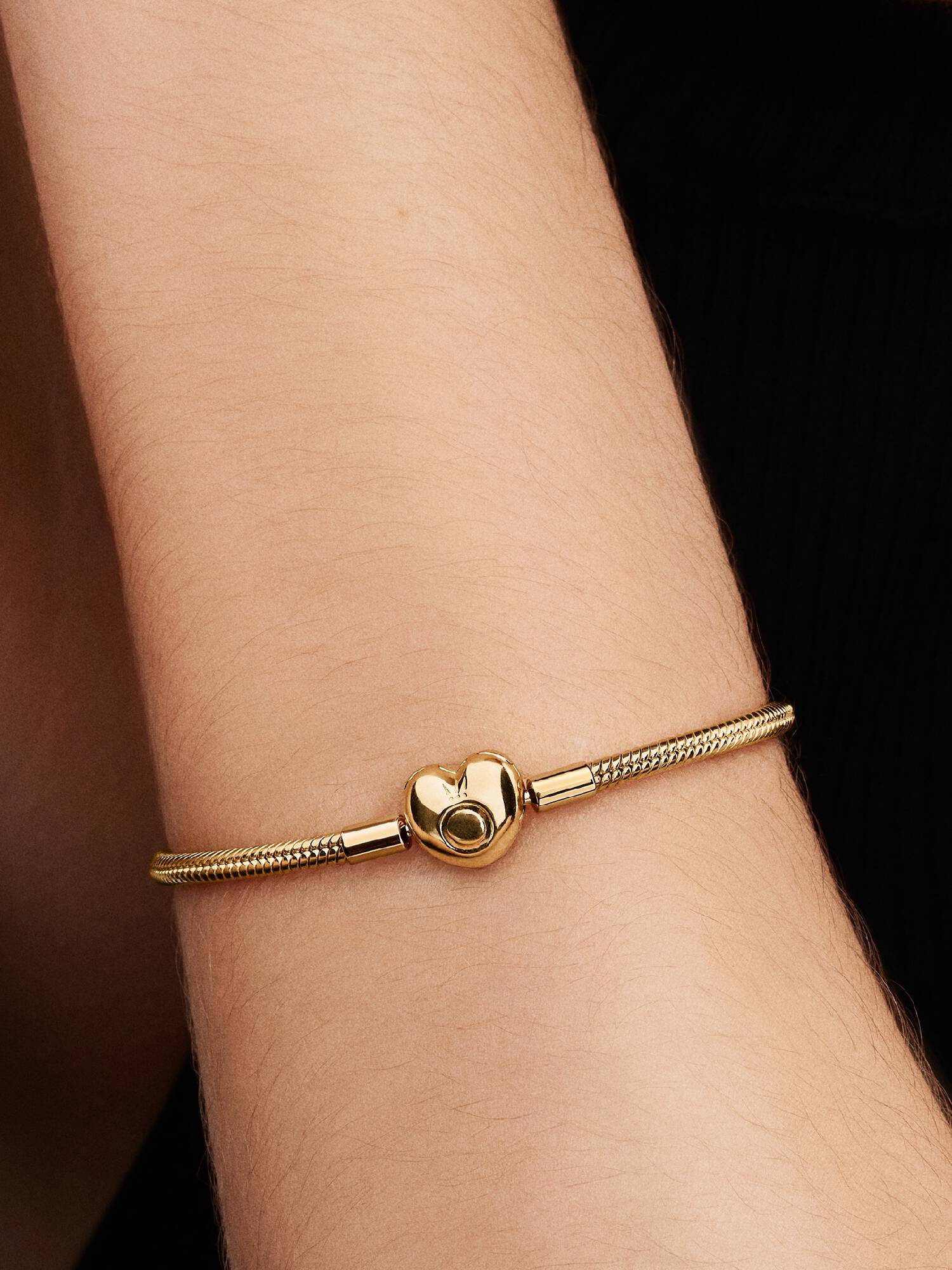 Bracelet à fermoir en cœur et à chaîne serpentine Pandora Moments