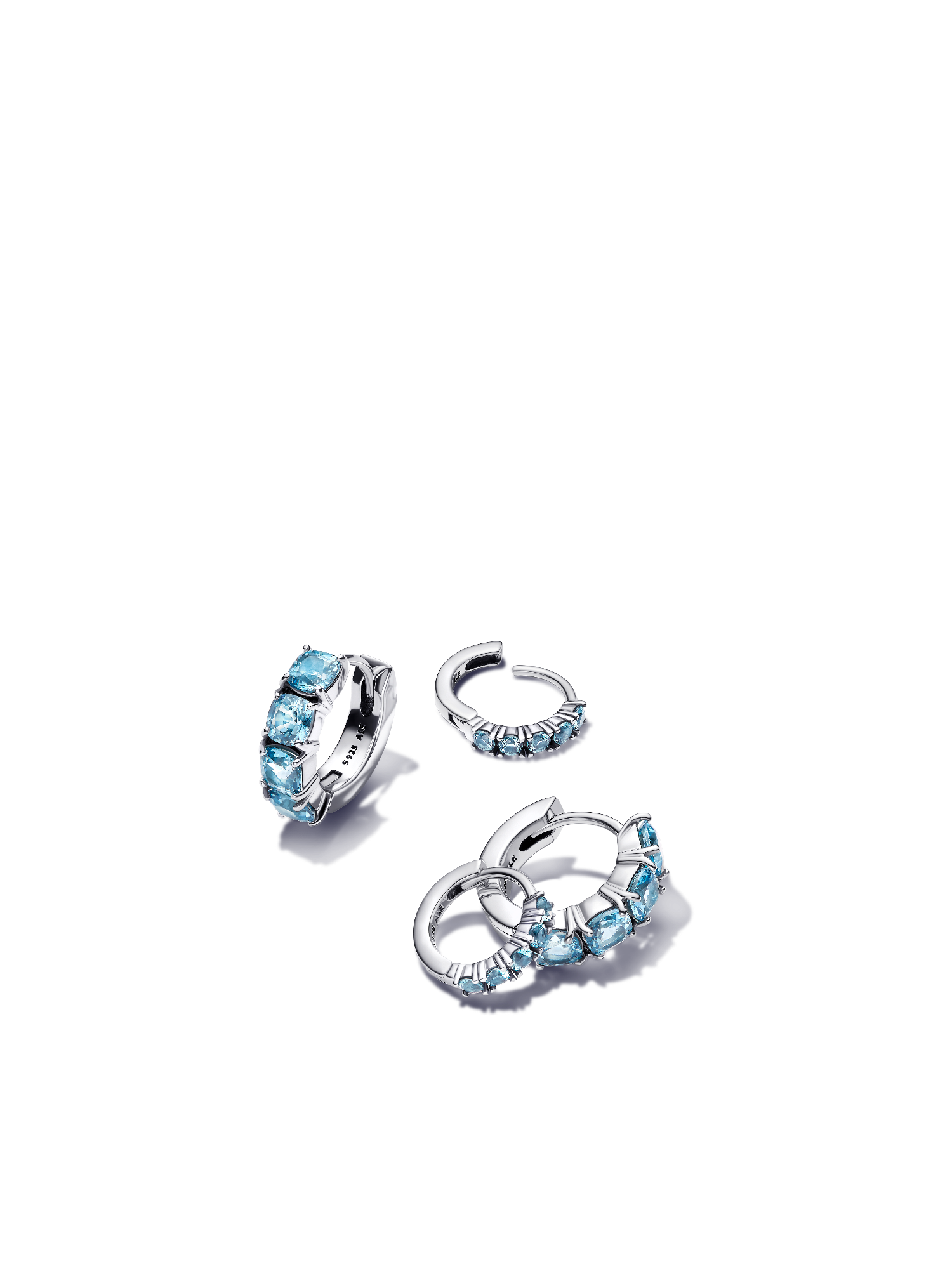Ensemble de boucles d’oreilles bleues pâles scintillantes